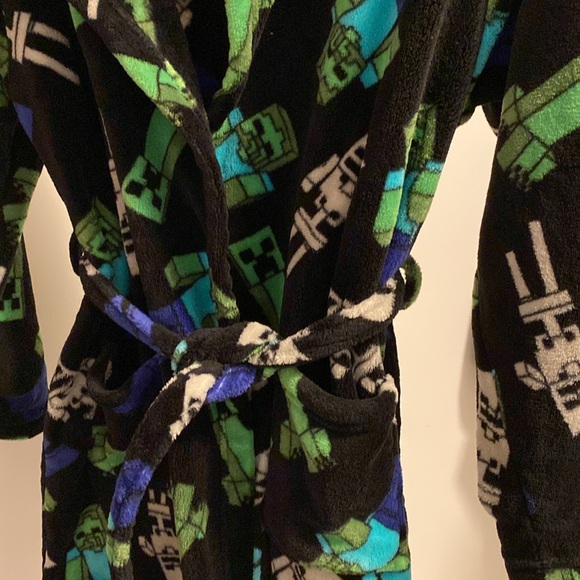 Kid’s Robe - Picture 2 of 4